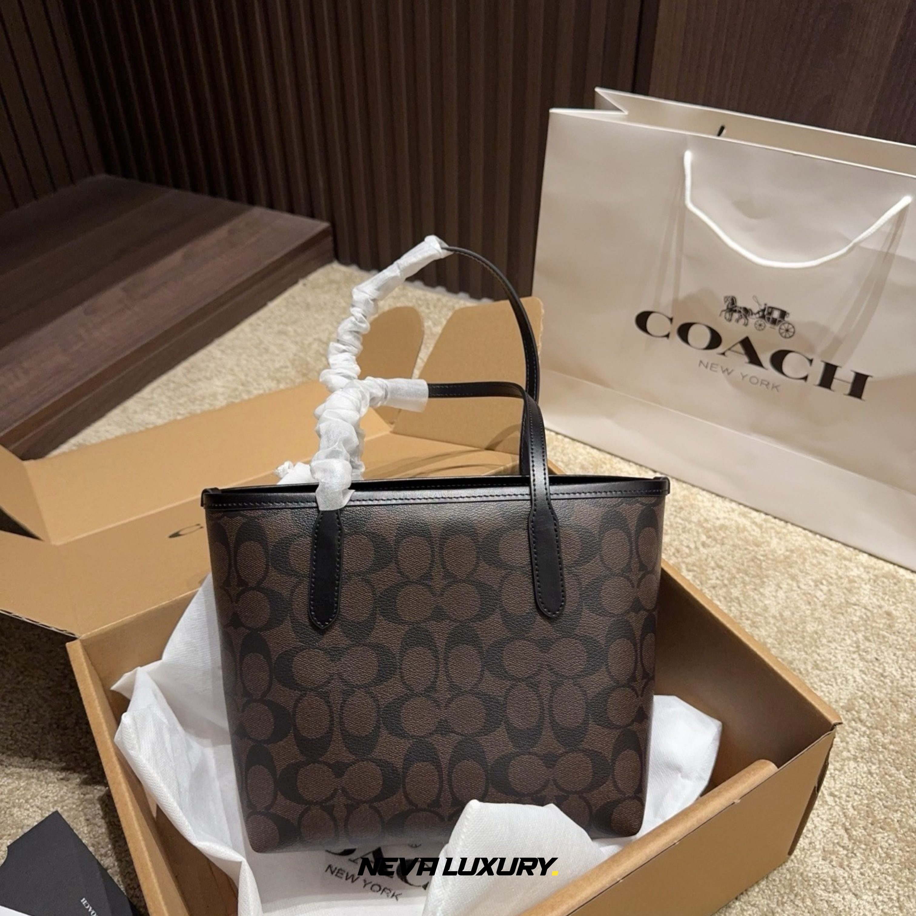 Small City Tote bag