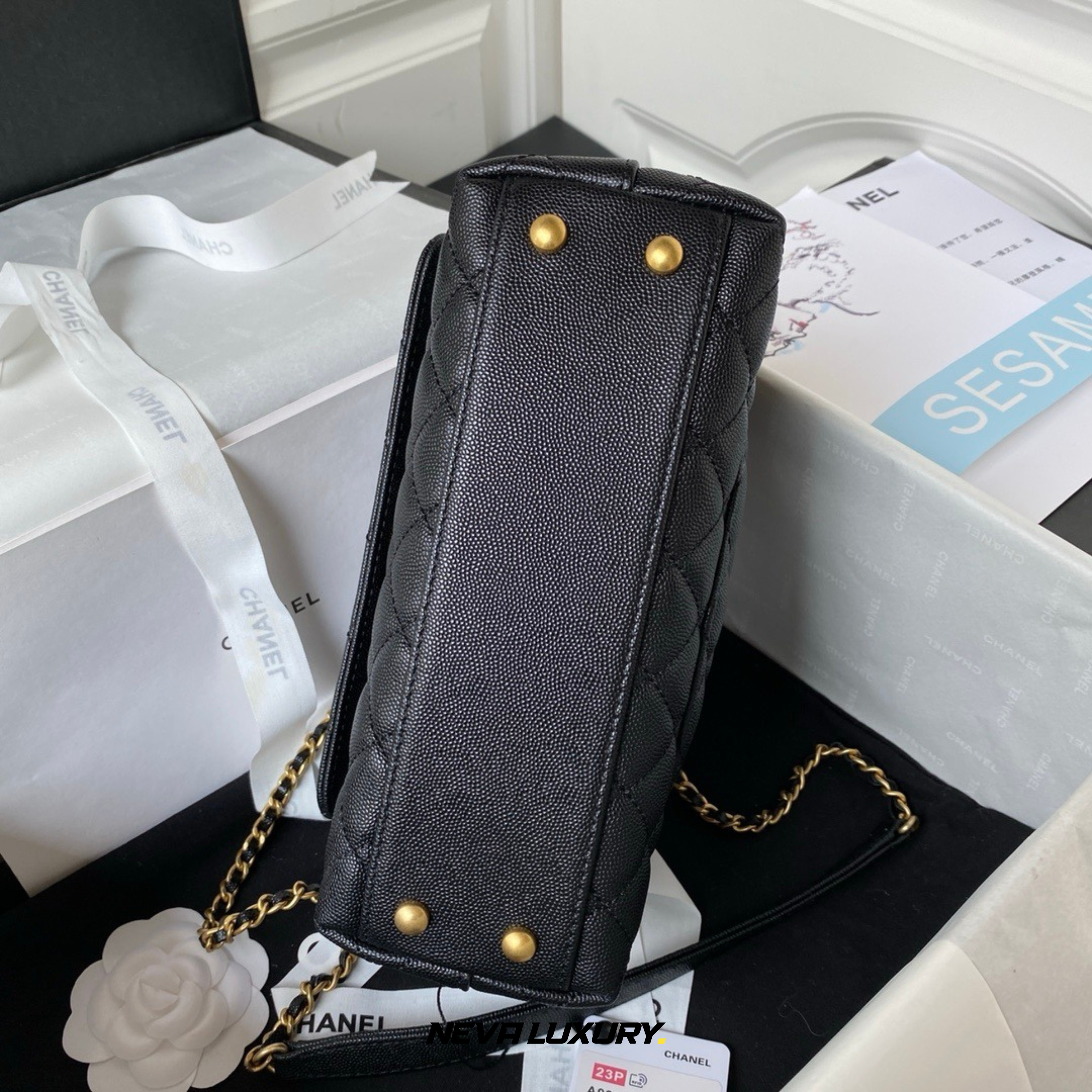 Sac à rabat avec poignée